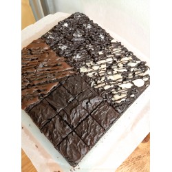 Party Box Brownie by bRUNies